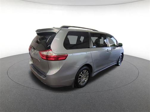 2018 Toyota Sienna XLE