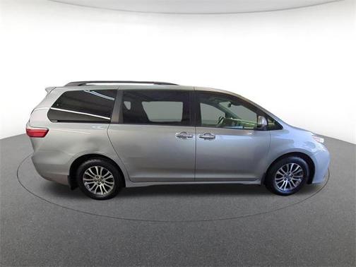 2018 Toyota Sienna XLE