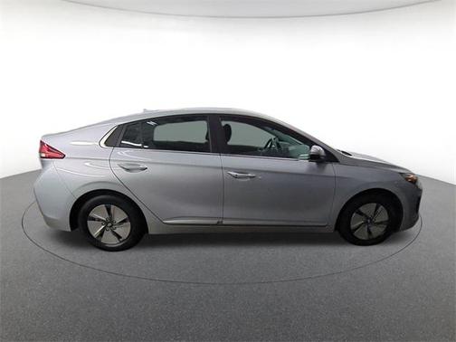2022 Hyundai IONIQ Hybrid SE
