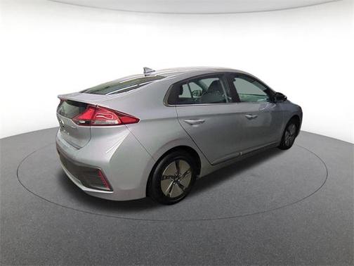 2022 Hyundai IONIQ Hybrid SE