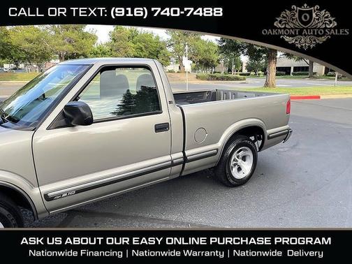 Gray 1999 Chevrolet S-10 Base