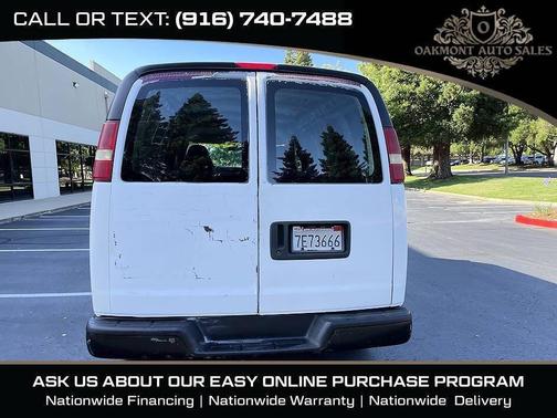 Summit White 2004 Chevrolet Express 1500 Base