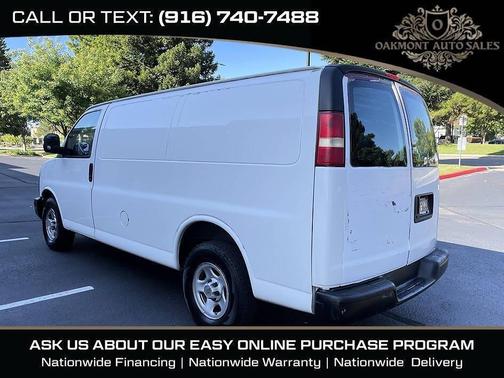 Summit White 2004 Chevrolet Express 1500 Base