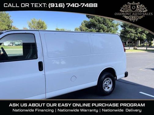 Summit White 2004 Chevrolet Express 1500 Base