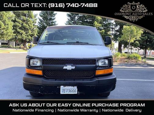 Summit White 2004 Chevrolet Express 1500 Base
