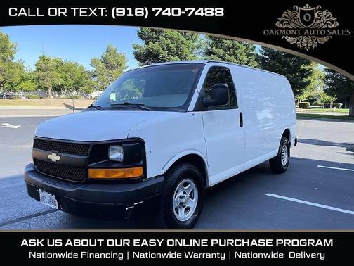 Summit White 2004 Chevrolet Express 1500 Base