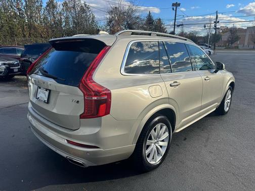 2016 Volvo XC90 T6 Momentum