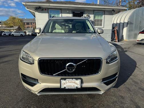 2016 Volvo XC90 T6 Momentum