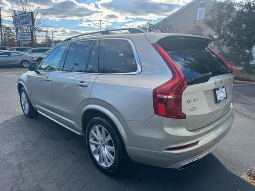 2016 Volvo XC90 T6 Momentum