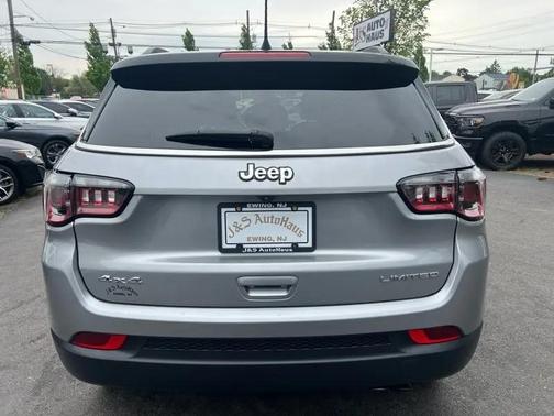 Gray 2022 Jeep Compass Limited