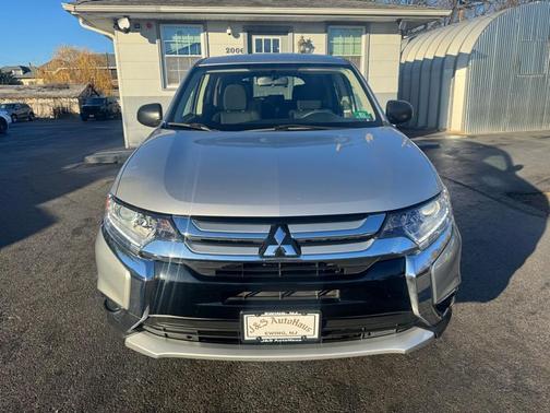 2018 Mitsubishi Outlander ES