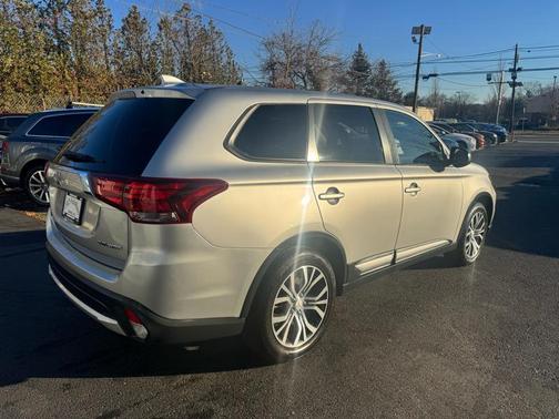 2018 Mitsubishi Outlander ES