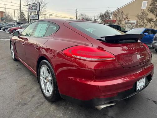 2016 Porsche Panamera 4