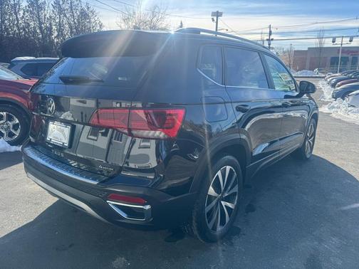 2023 Volkswagen Taos SE 4Motion