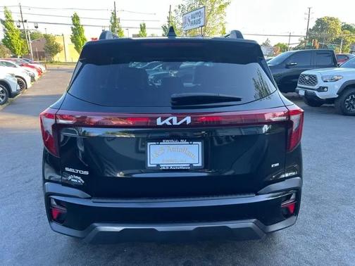 Black 2024 Kia Seltos X-Line