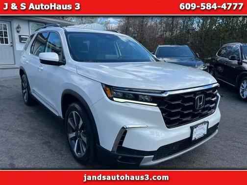 White 2024 Honda Pilot Touring 8-Passenger