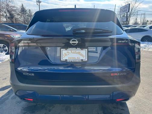 2025 Nissan Kicks SR