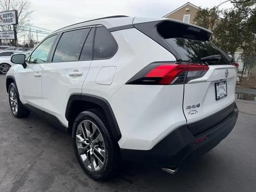 2019 Toyota RAV4 XLE Premium