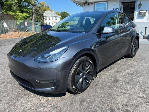 2025 Tesla Model Y Long Range