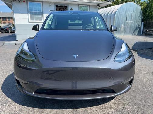 2025 Tesla Model Y Long Range