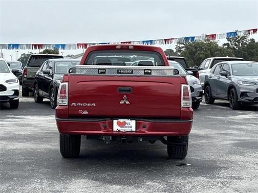 2008 Mitsubishi Raider LS