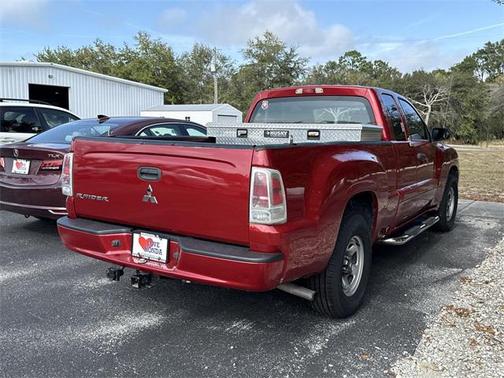 2008 Mitsubishi Raider LS