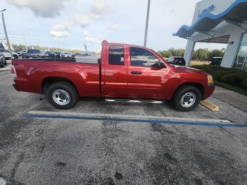 2008 Mitsubishi Raider LS