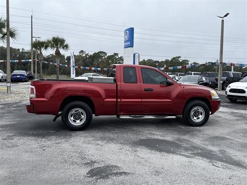 2008 Mitsubishi Raider LS