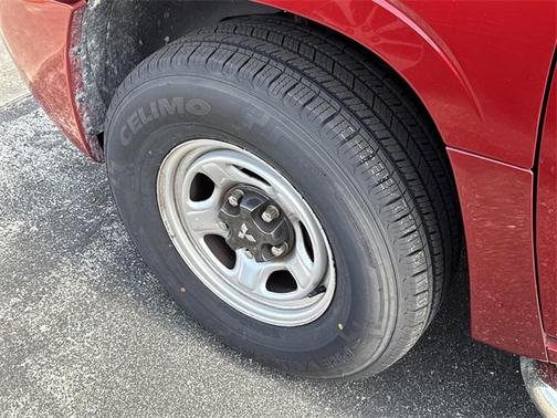 2008 Mitsubishi Raider LS