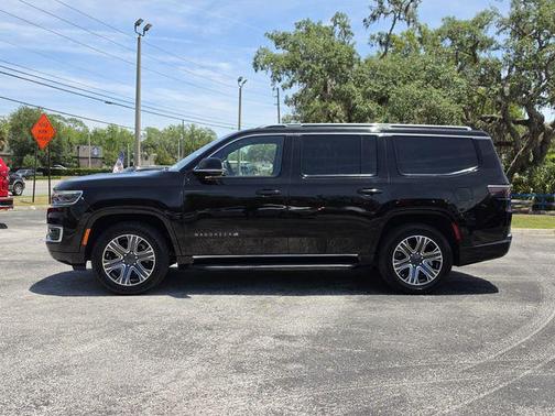 Diamond Black Crystal Pearlcoat 2024 Jeep Wagoneer Series II 4x2