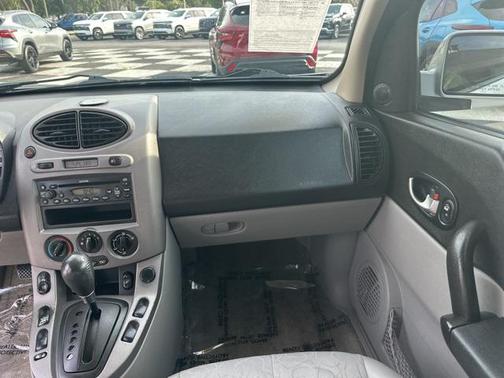 2004 Saturn Vue Base