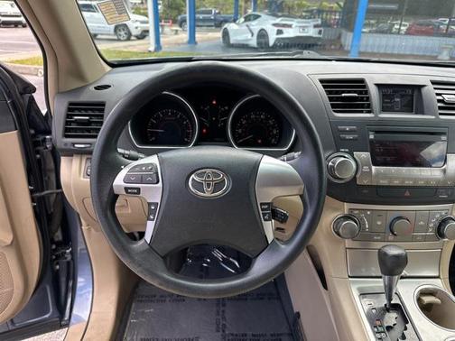 2012 Toyota Highlander SE