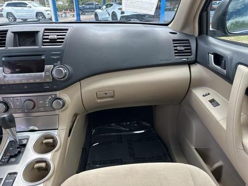2012 Toyota Highlander SE