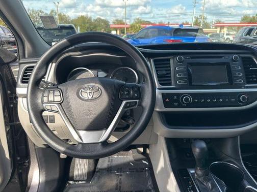 2019 Toyota Highlander LE I4