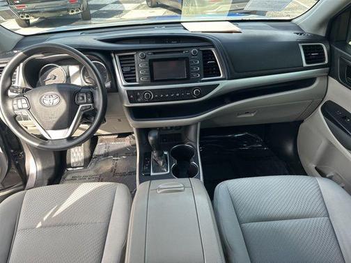 2019 Toyota Highlander LE I4