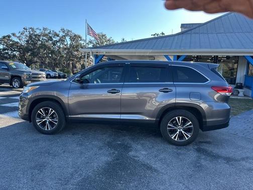 2019 Toyota Highlander LE I4