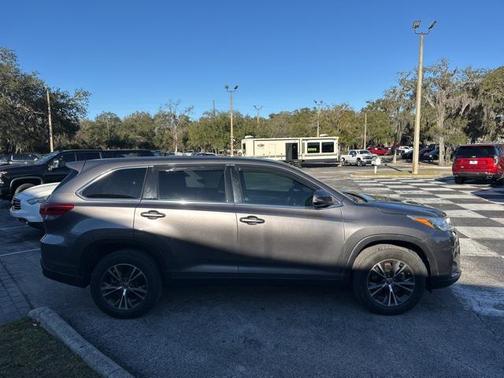 2019 Toyota Highlander LE I4