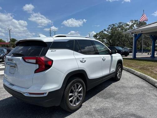 2023 GMC Terrain SLT