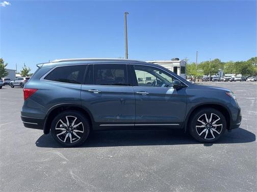 2022 Honda Pilot Touring 8-Passenger