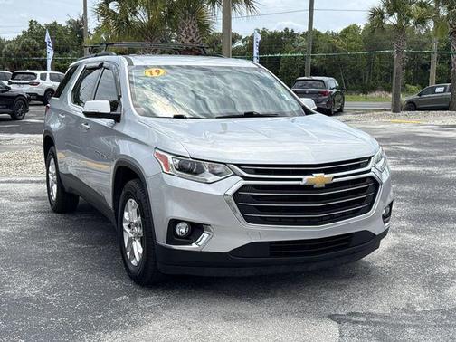 Silver Ice Metallic 2019 Chevrolet Traverse LT Cloth