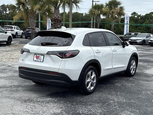 Platinum White Pearl 2024 Honda HR-V LX