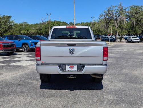 Brilliant Black Crystal Pearlcoat 2018 RAM 1500 Express