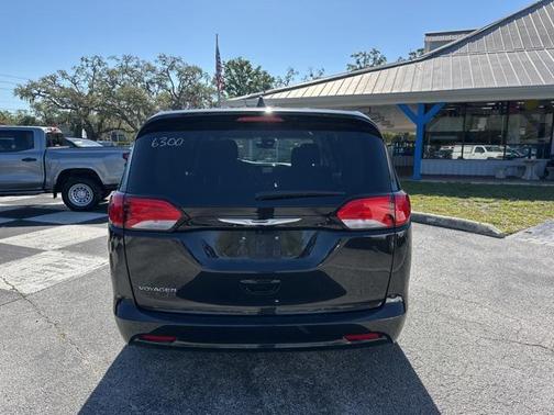 2023 Chrysler Voyager LX