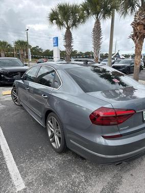 2019 Volkswagen Passat 2.0T R-Line