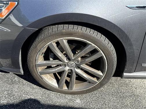 2019 Volkswagen Passat 2.0T R-Line