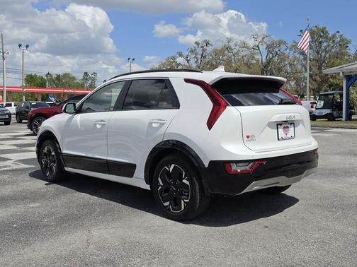Snow White Pearl 2024 Kia Niro EV Wave