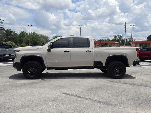 White Sands 2026 Chevrolet Silverado 2500 Crew Cab, Standard Bed, XR2, 4WD
