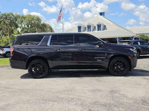 Dark Ash Metallic 2022 Chevrolet Suburban LT