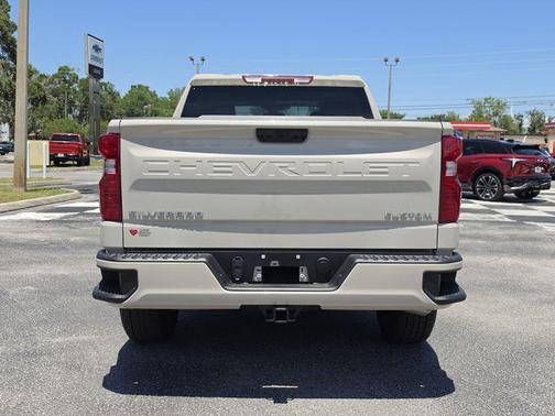 White Sands 2026 Chevrolet Silverado 1500 Custom