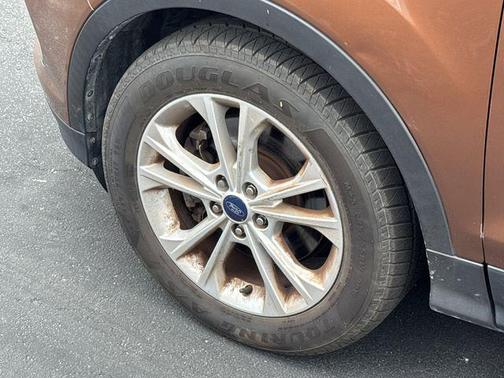 Canyon Ridge Metallic 2017 Ford Escape SE